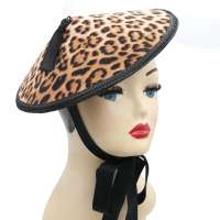 Cone hat with leopard pattern and straw border