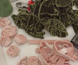 Bandeau Hat im Atelier