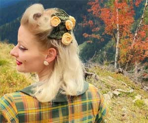 Bandeau hat mit Rosen