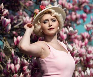 Große Hüte: extravagant & mit Blumen