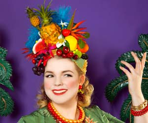 Grosser Kopfschmuck mit Blumen 