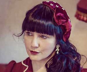 edler samt halfhat mit perlen