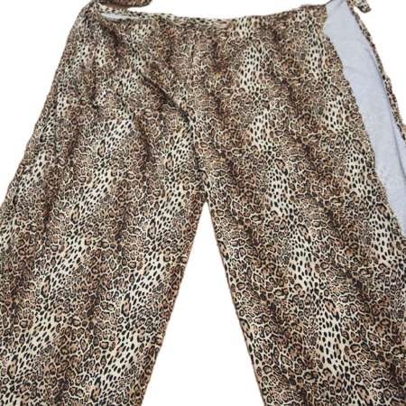 Wickelhose Leo Muster ausgebreitet