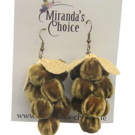 Earrings with velvet grapes