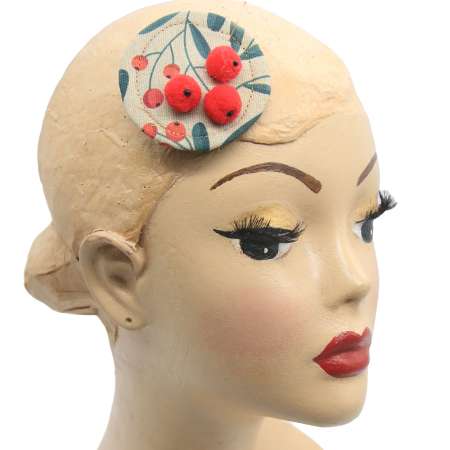 Mini Fascinator mit ilex und pompons