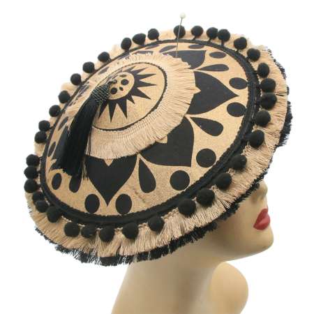 coolie hat with fringes in black, gold