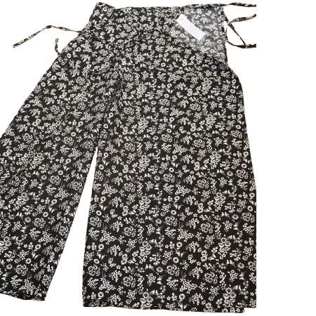 Sommerhose im Vintage-Stil Blumen schwarz weiß