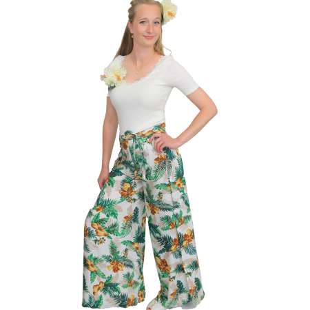 Sommerhose im Vintage-Stil mit Hibiskus