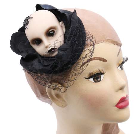 fascinator halloween gruseliger puppenkopg schwarze rose