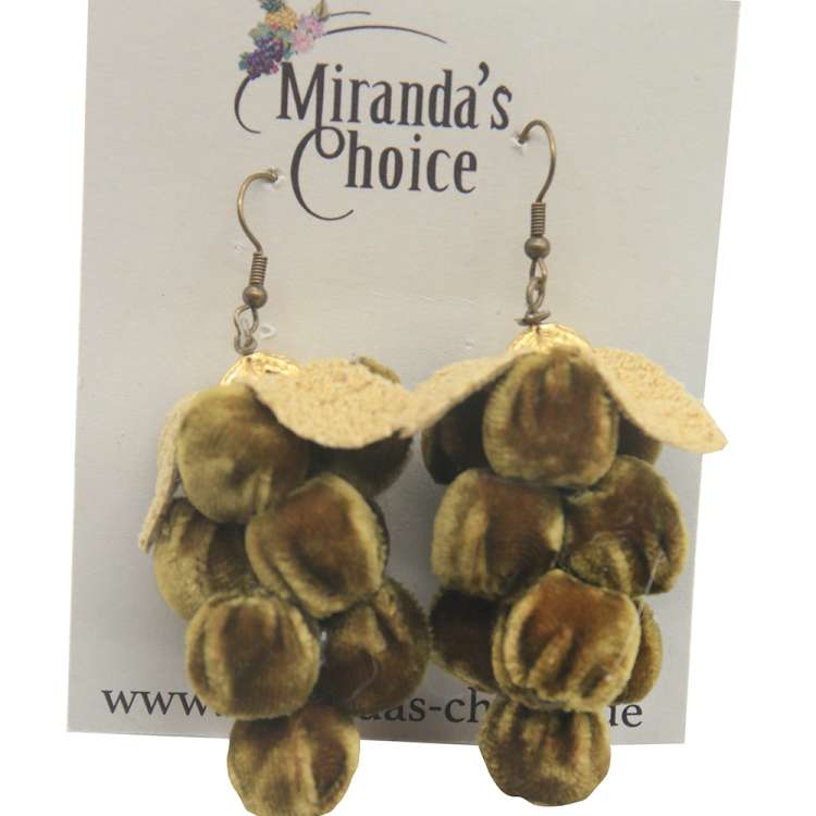 Earrings with velvet grapes