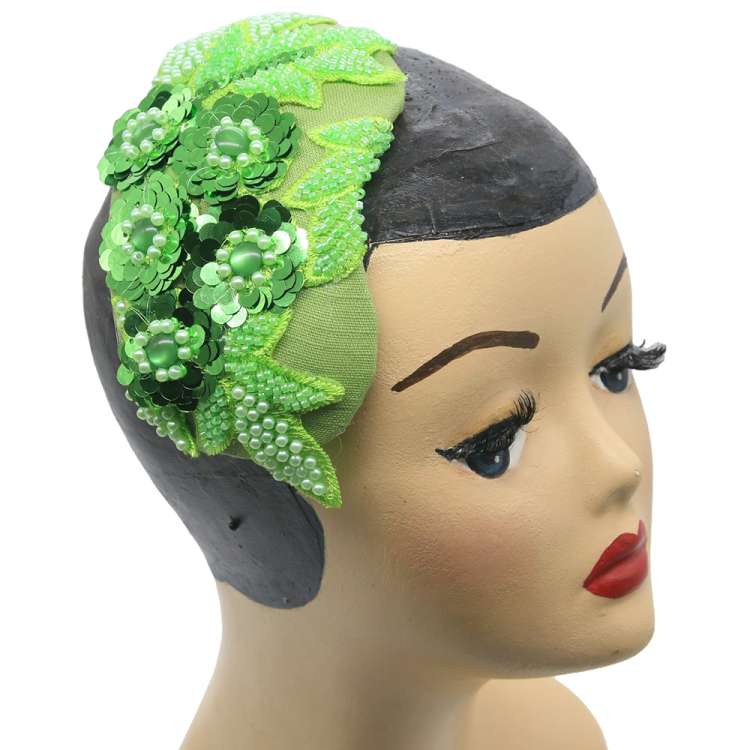 Fascinator/ kleiner Half Hat grüne Pailletten