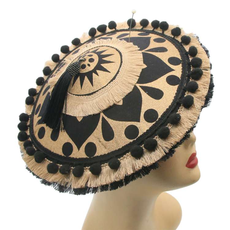 coolie hat with fringes in black, gold
