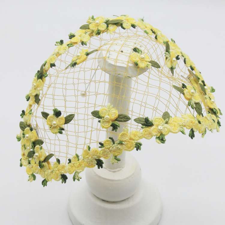 Half Hat in gelb mit vintage Form