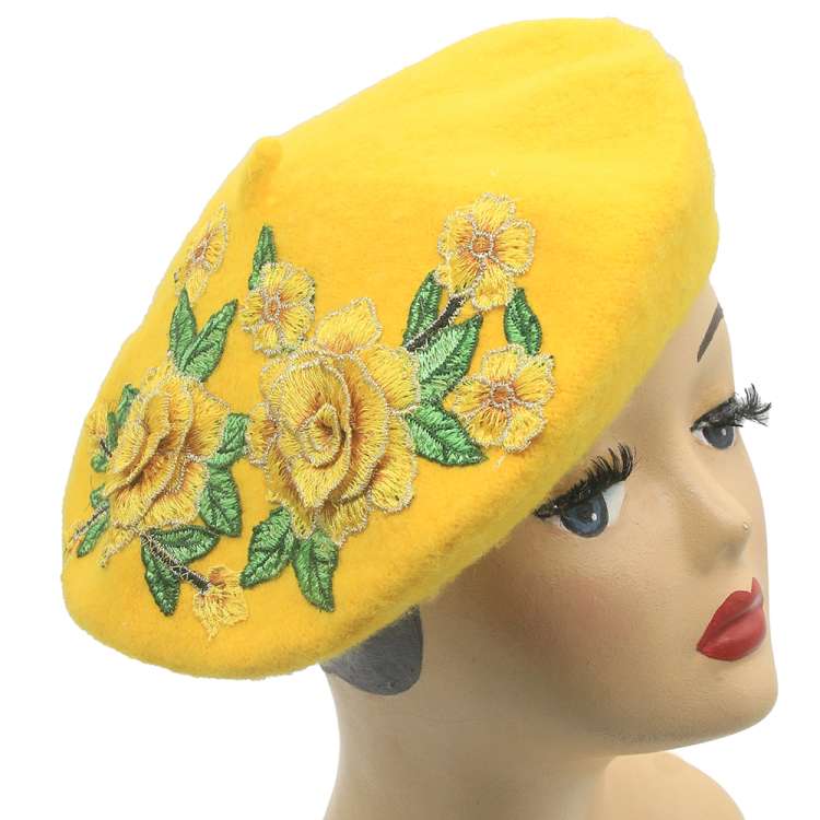 Beret in yellow with lace