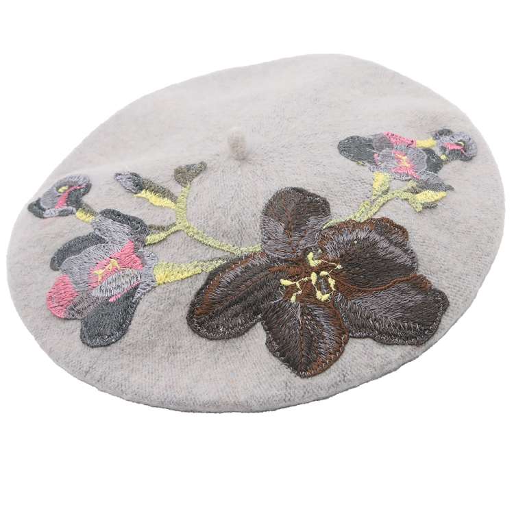 Grey beret embroidered with brown flowers