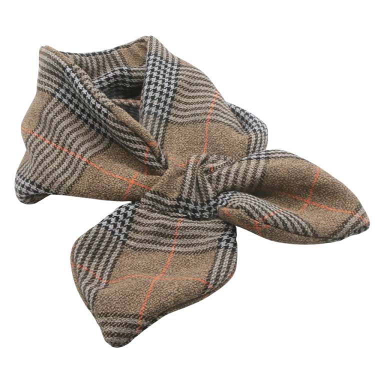 Steckschal aus braunem Karo im Vintage Stil