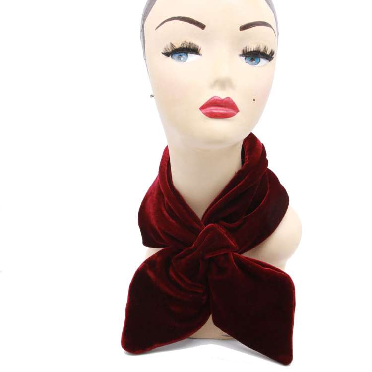 Warm velvet scarf in dark red in a 50s design, but never like this before - a new edition of a fashion classic. Handmade