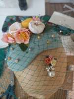 Kl Half Hat mit Blumen und Netz & Ohrringe Jessica