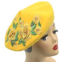 Beret in yellow with lace